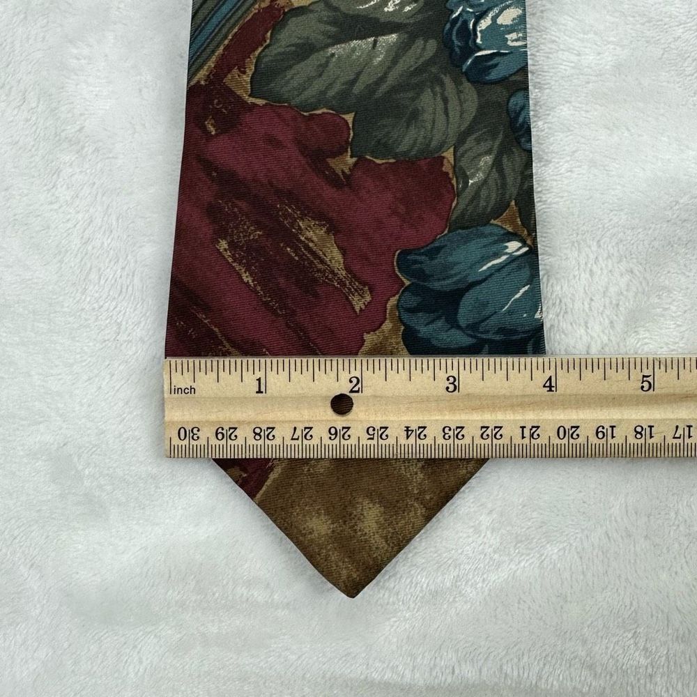 Oak tree Silk Necktie - Picture 5 of 5